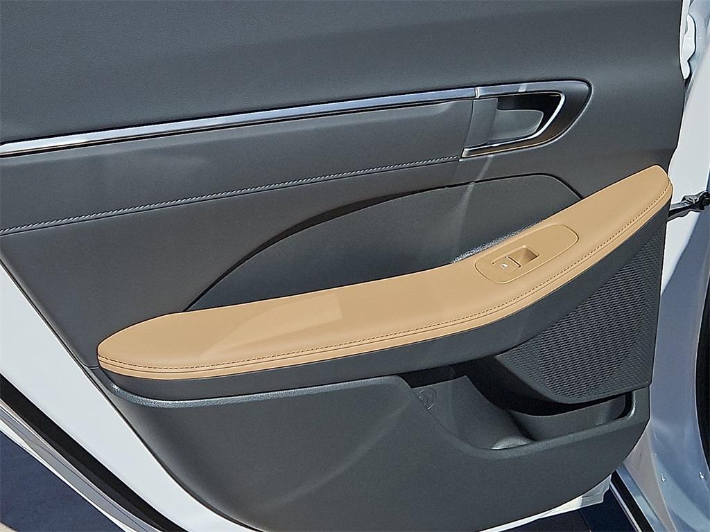 new 2025 Hyundai Sonata Hybrid car, priced at $38,450