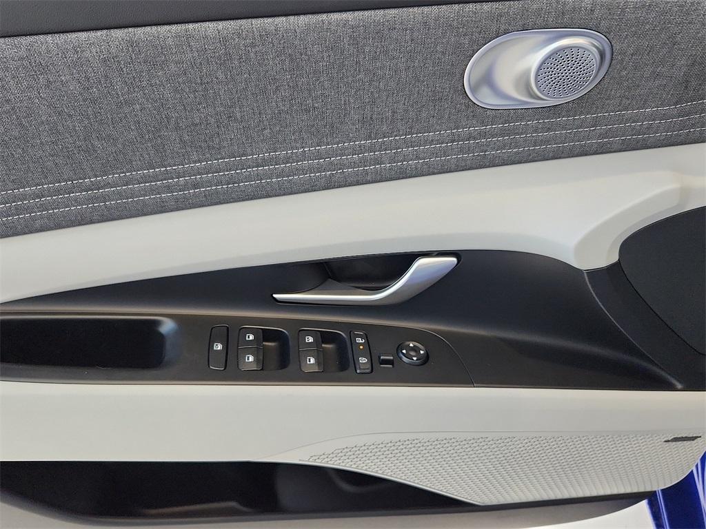 new 2025 Hyundai Elantra car, priced at $27,185