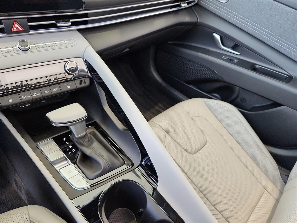 new 2025 Hyundai Elantra car, priced at $27,185