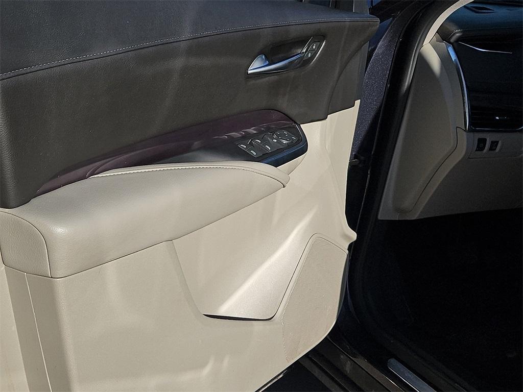 used 2022 Cadillac XT4 car, priced at $22,287