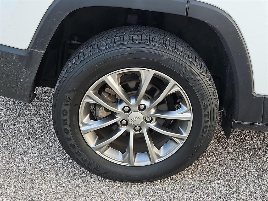 used 2020 Jeep Cherokee car, priced at $21,988