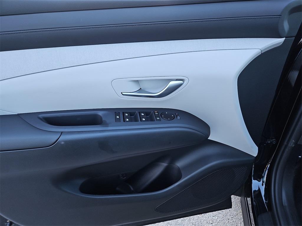 new 2025 Hyundai Tucson car, priced at $32,000