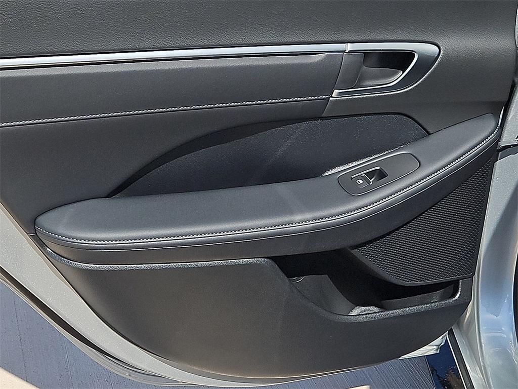 new 2025 Hyundai Sonata Hybrid car, priced at $38,020