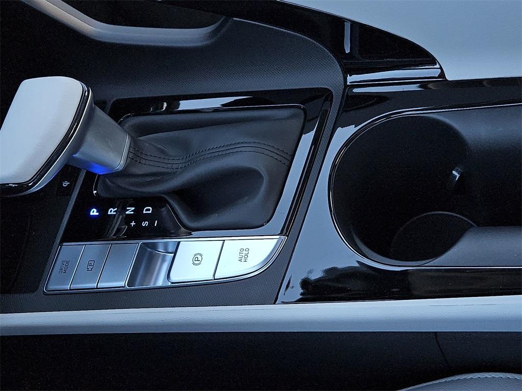 new 2025 Hyundai Elantra car, priced at $28,395