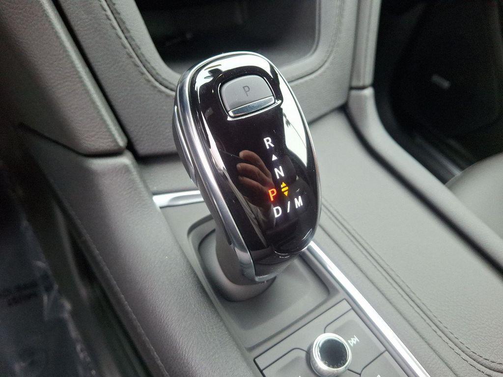 new 2025 Cadillac XT5 car, priced at $47,100