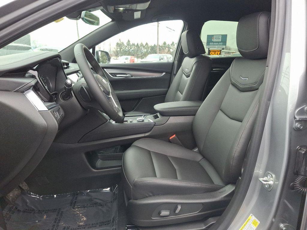 new 2025 Cadillac XT5 car, priced at $47,100