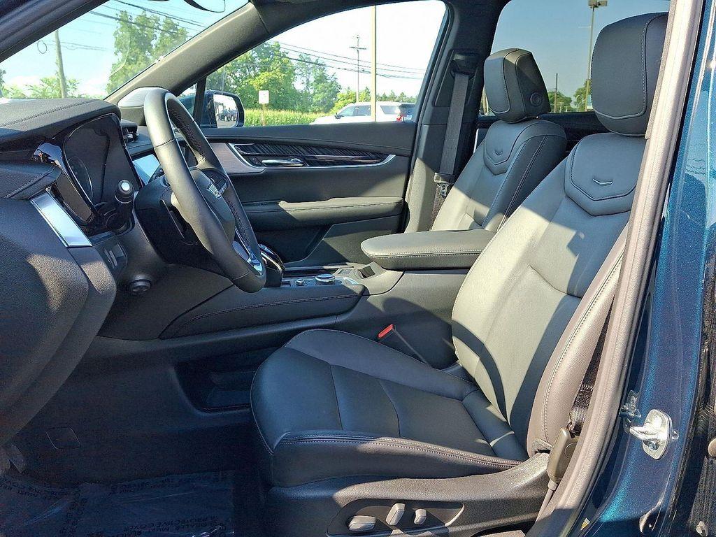 new 2025 Cadillac XT6 car, priced at $58,915