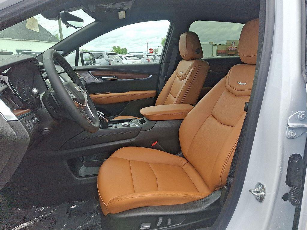 new 2025 Cadillac XT5 car, priced at $59,860