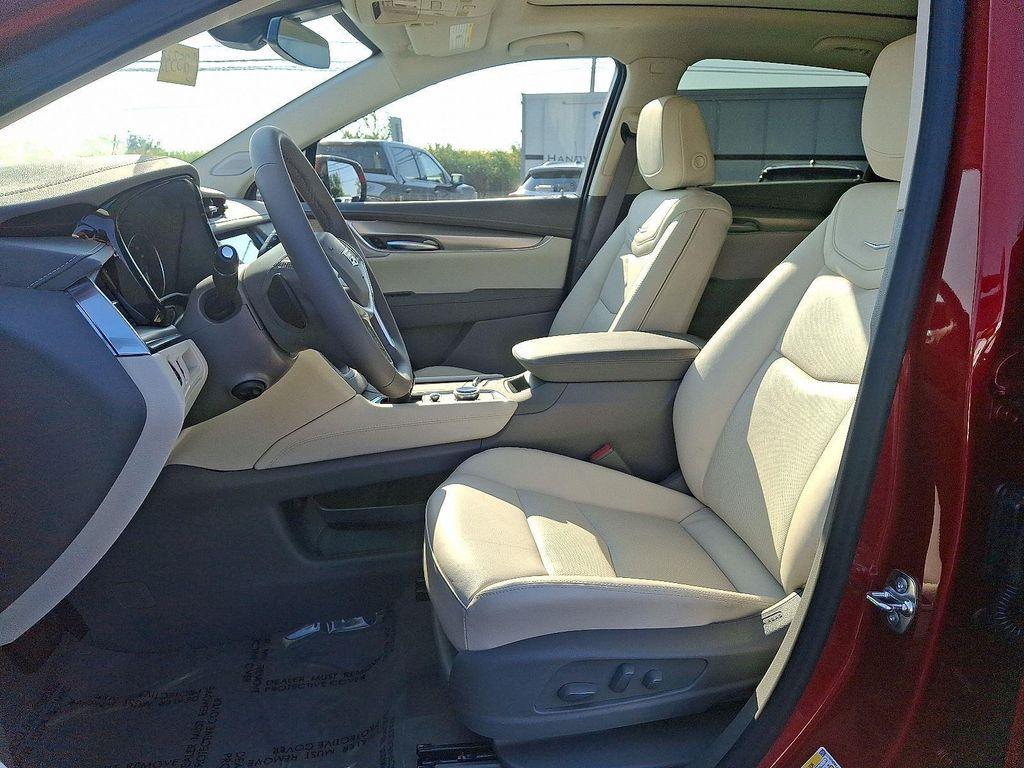 new 2025 Cadillac XT5 car, priced at $56,890