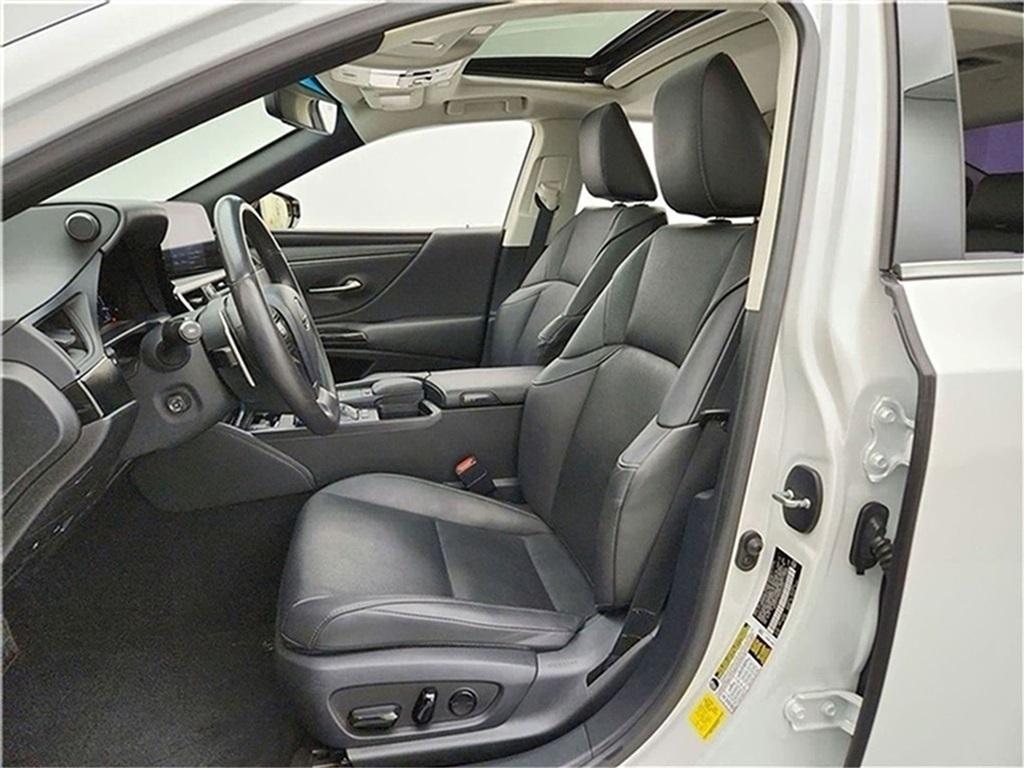 used 2022 Lexus ES 300h car, priced at $31,700