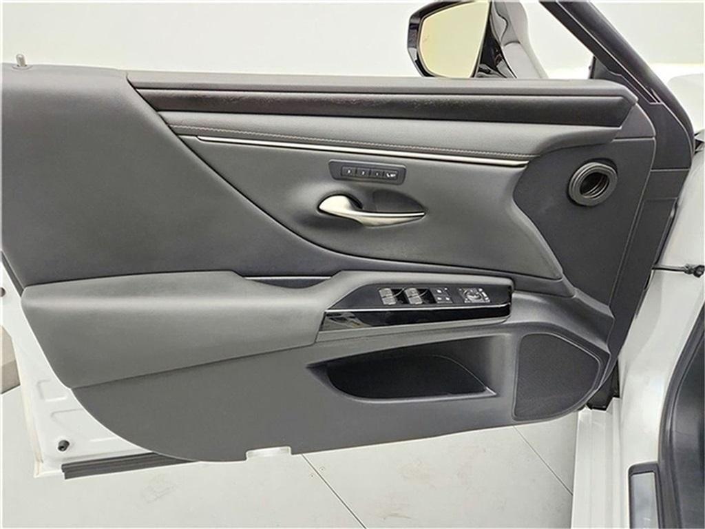 used 2022 Lexus ES 300h car, priced at $31,700