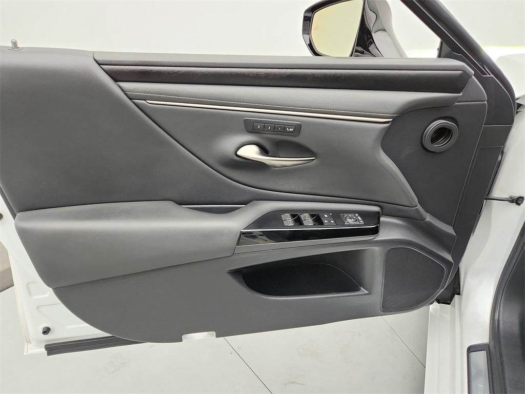 used 2022 Lexus ES 300h car, priced at $34,995