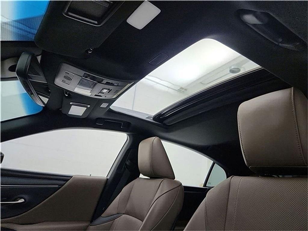 used 2022 Lexus ES 300h car, priced at $28,900