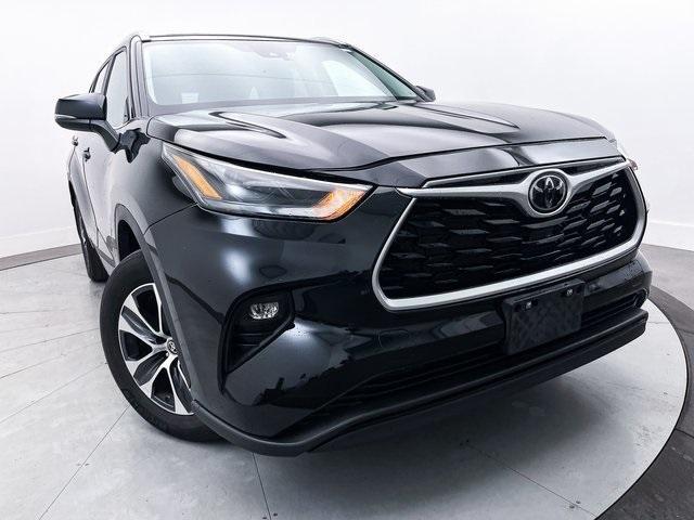 used 2023 Toyota Highlander car, priced at $28,990