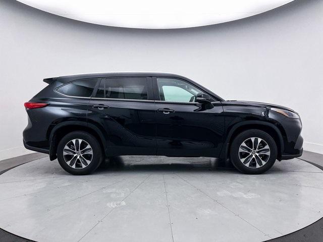 used 2023 Toyota Highlander car, priced at $28,990
