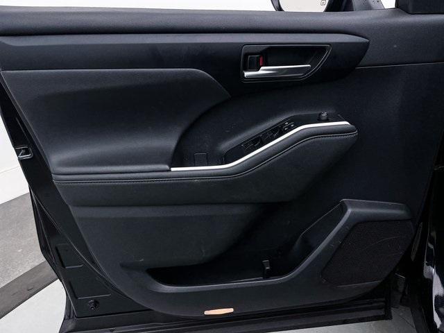 used 2023 Toyota Highlander car, priced at $28,990