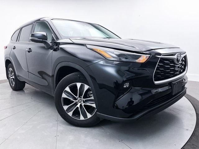 used 2023 Toyota Highlander car, priced at $28,990
