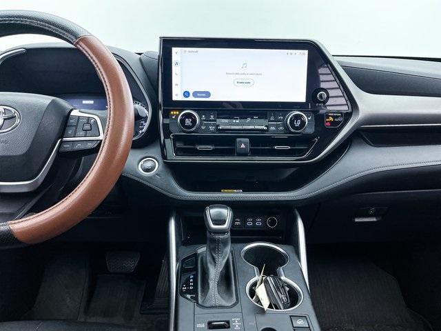 used 2023 Toyota Highlander car, priced at $28,990