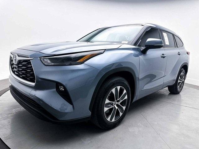 used 2022 Toyota Highlander car, priced at $37,997