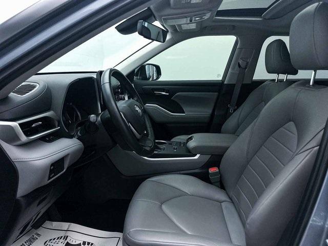 used 2022 Toyota Highlander car, priced at $37,997
