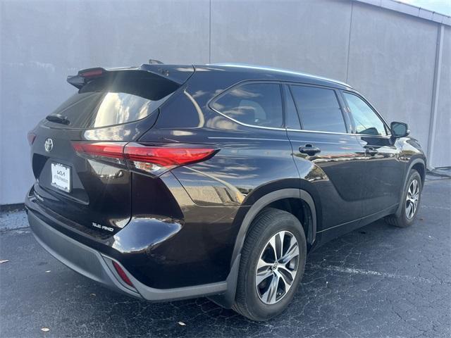 used 2021 Toyota Highlander car, priced at $34,552