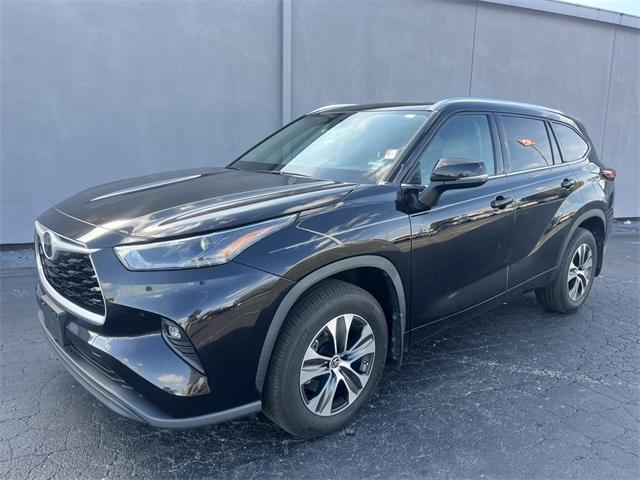 used 2021 Toyota Highlander car, priced at $34,552