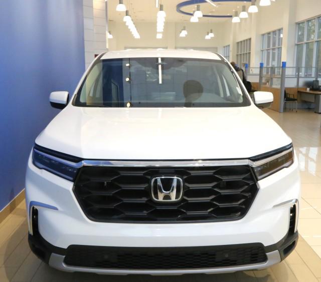 new 2025 Honda Pilot car, priced at $47,150