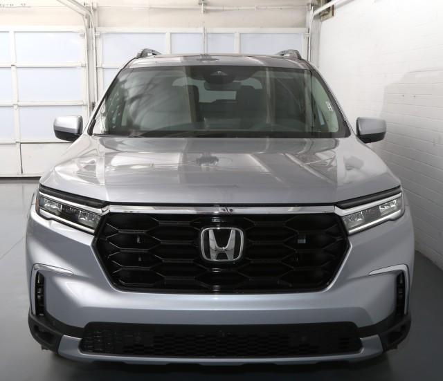 new 2025 Honda Pilot car, priced at $50,995