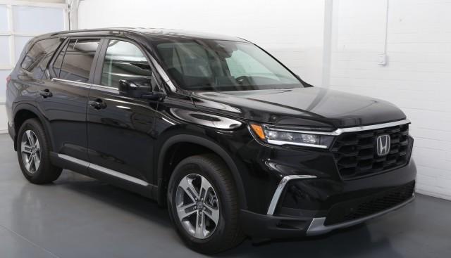 new 2025 Honda Pilot car, priced at $43,050