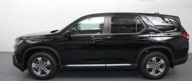 new 2025 Honda Pilot car, priced at $43,050