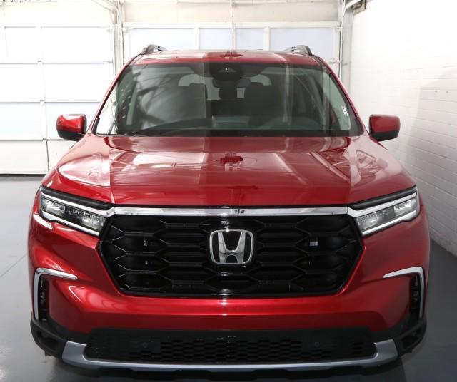 new 2025 Honda Pilot car, priced at $49,050