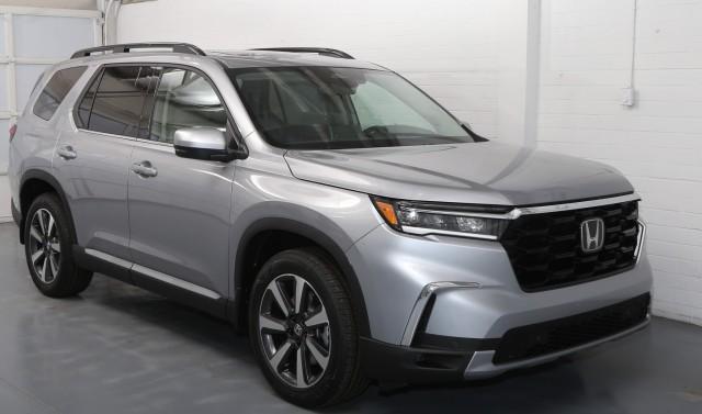 new 2025 Honda Pilot car, priced at $50,995