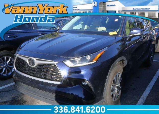 used 2021 Toyota Highlander car, priced at $31,999