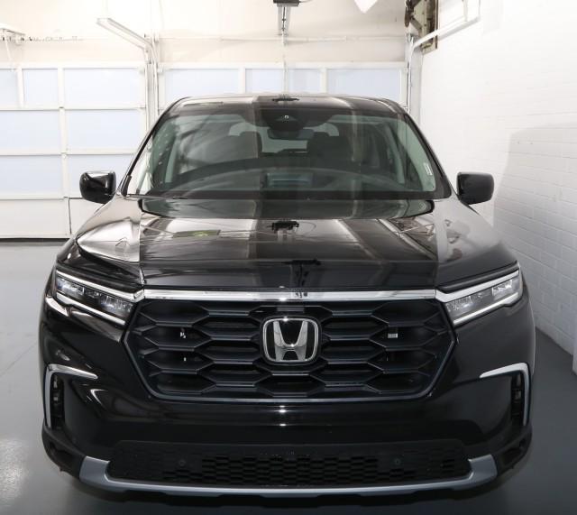 new 2025 Honda Pilot car, priced at $46,695