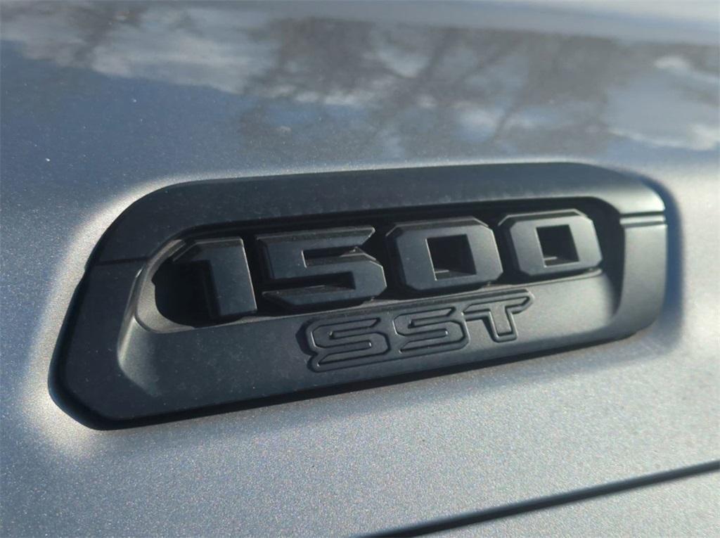 new 2025 Ram 1500 car, priced at $47,583