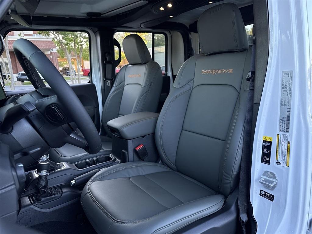 new 2025 Jeep Gladiator car, priced at $55,802