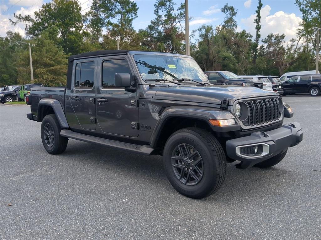 new 2024 Jeep Gladiator car, priced at $39,681