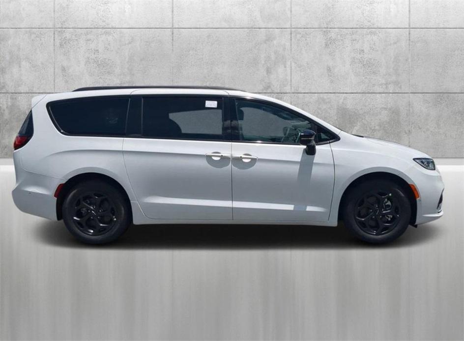 new 2024 Chrysler Pacifica Hybrid car, priced at $44,250