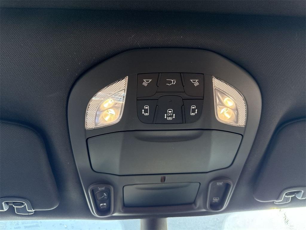 new 2025 Chrysler Pacifica car, priced at $48,677
