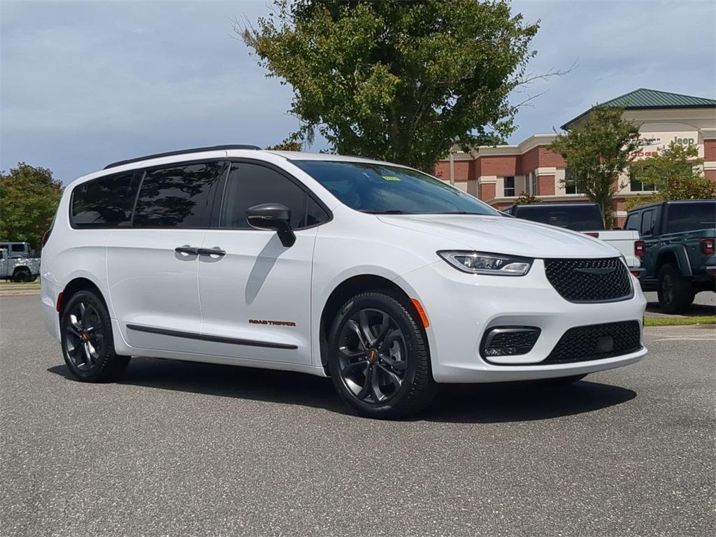 new 2024 Chrysler Pacifica car, priced at $42,714