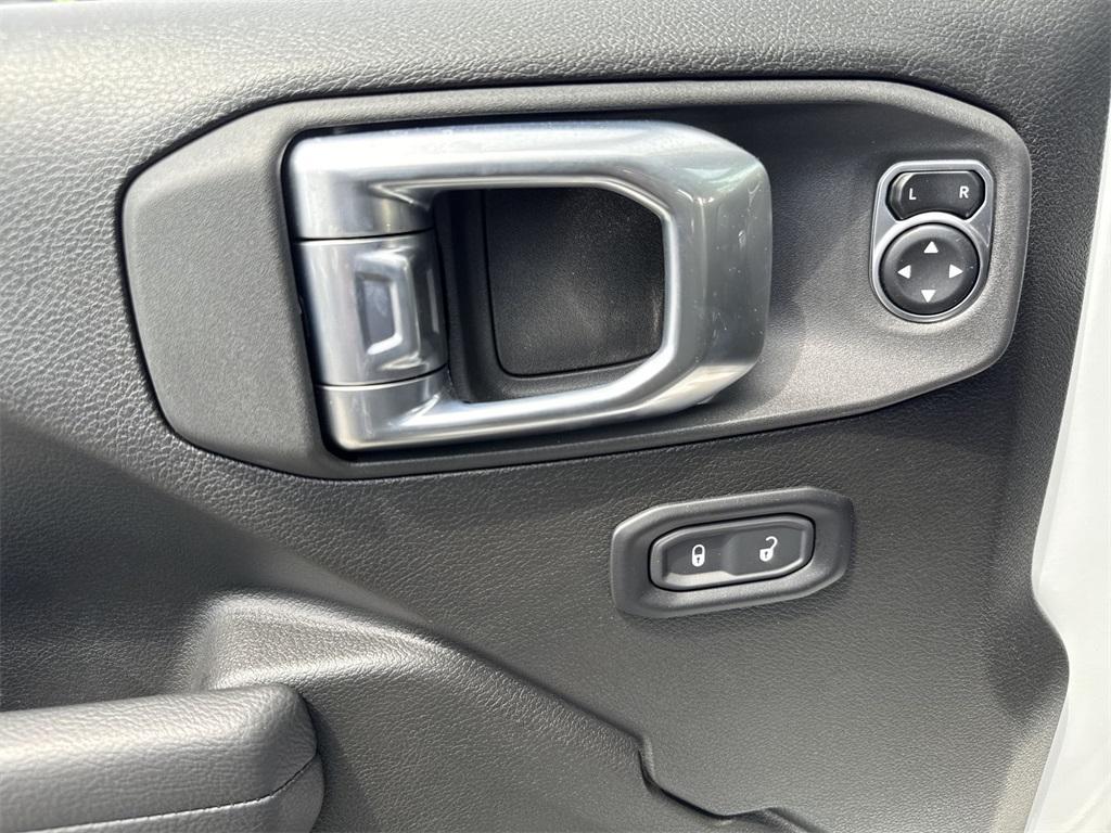 new 2025 Jeep Gladiator car, priced at $47,979