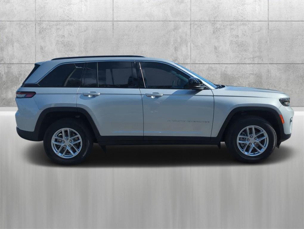 new 2024 Jeep Grand Cherokee car, priced at $35,092