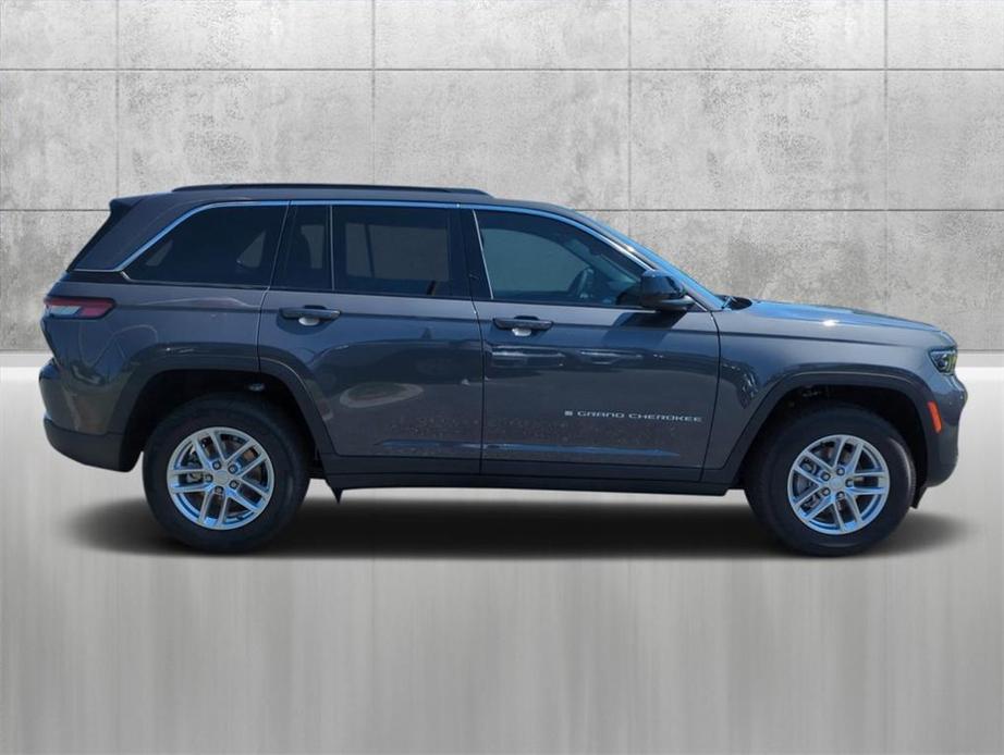 new 2024 Jeep Grand Cherokee car, priced at $40,000