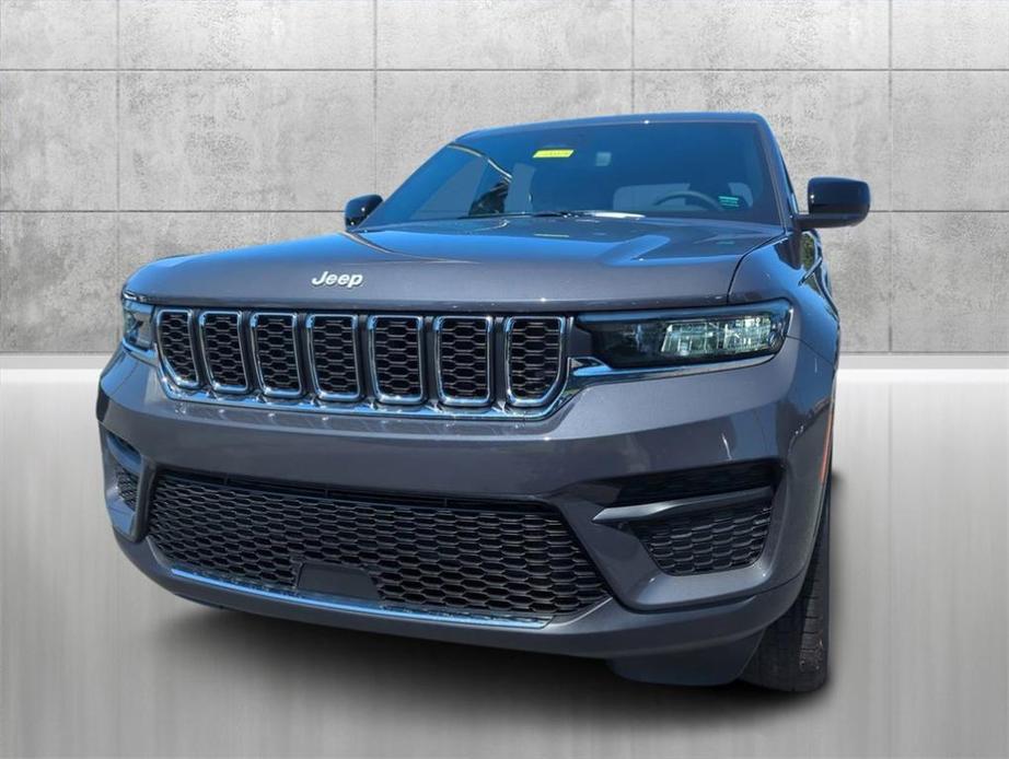 new 2024 Jeep Grand Cherokee car, priced at $40,000