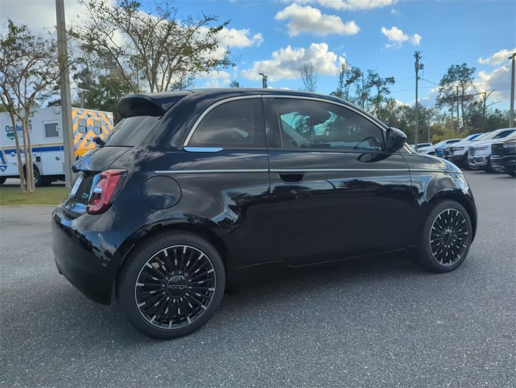 new 2024 FIAT 500e car