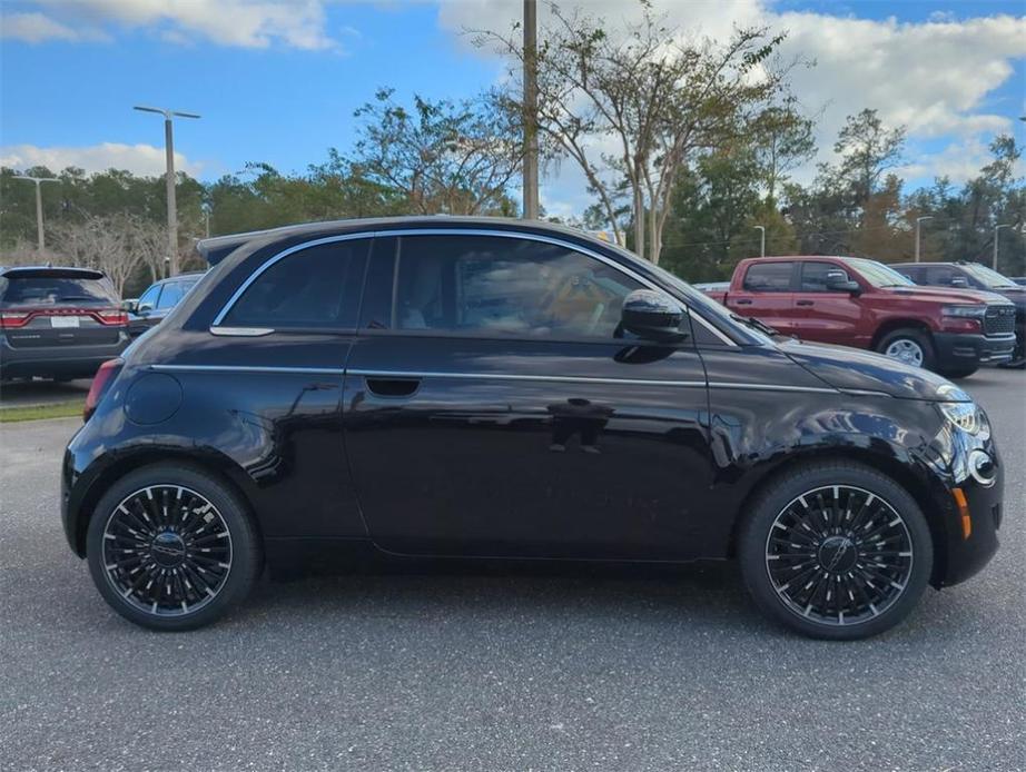 new 2024 FIAT 500e car