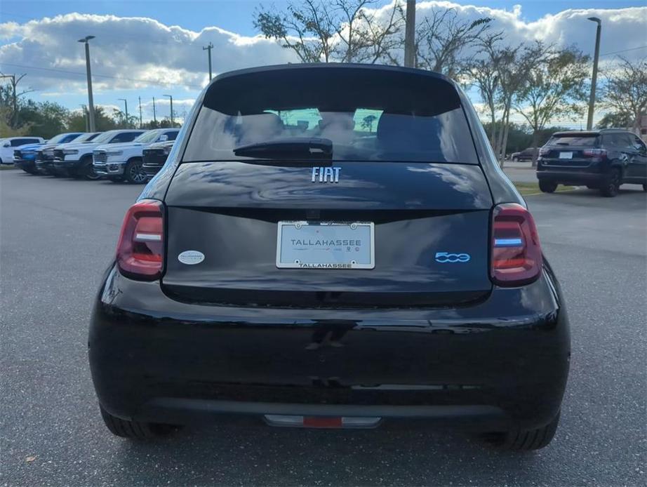 new 2024 FIAT 500e car