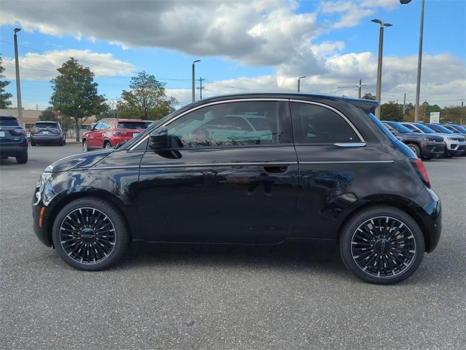 new 2024 FIAT 500e car