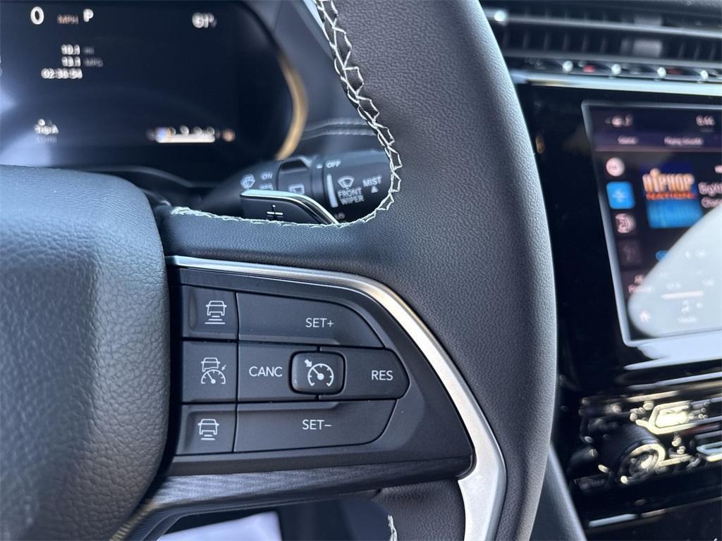 new 2025 Jeep Grand Cherokee car, priced at $37,195