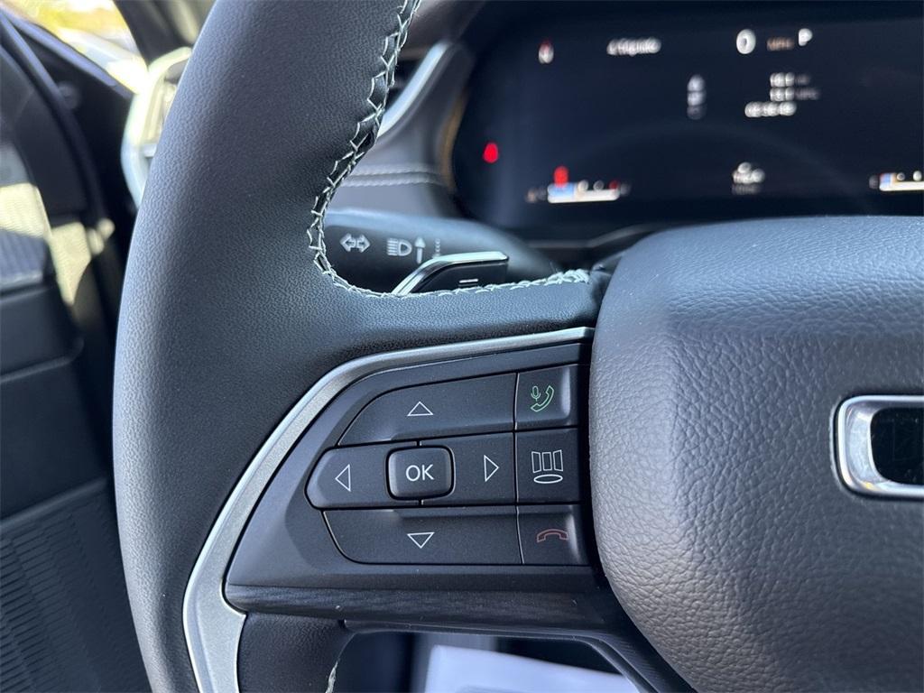new 2025 Jeep Grand Cherokee car, priced at $37,195